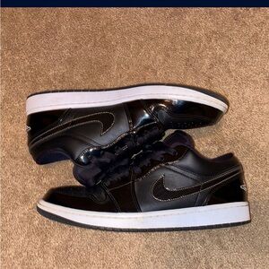 Air jordan one se black and white